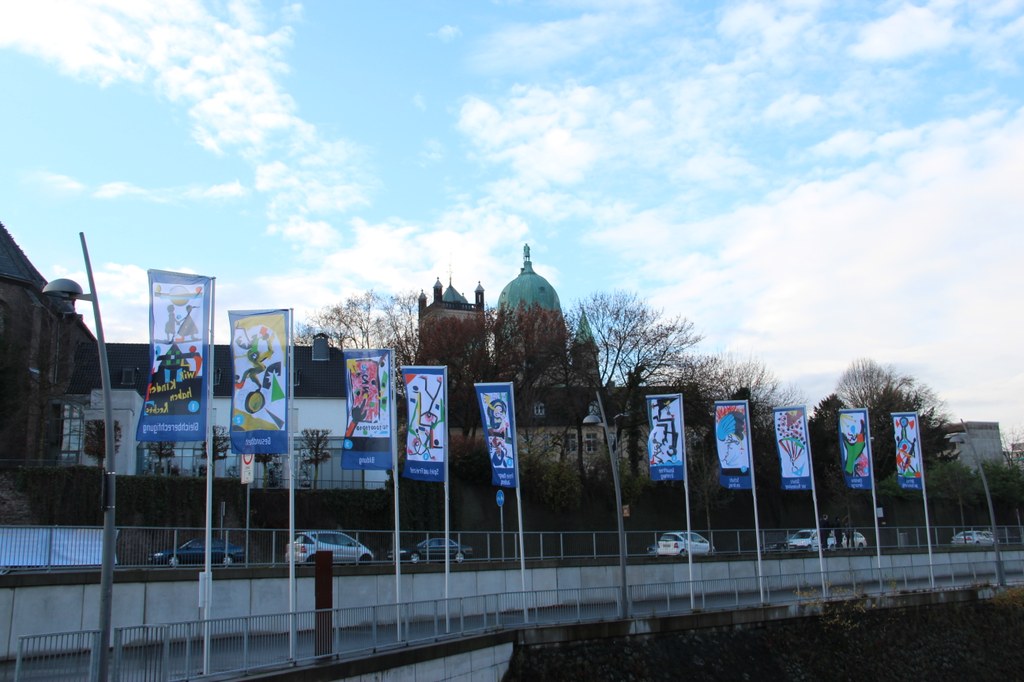 Neuss zeigt Flagge für die Kinderrechte