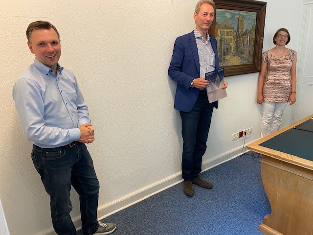 © Stadt Neuss - Michael Ziege, Vorsitzender Arbeitsgemeinschaft zur Förderung der Kirchenmusikwoche in Neuss, Katja Ulges-Stein, Künstlerische Leitung, und Kantor Joachim Neugart.