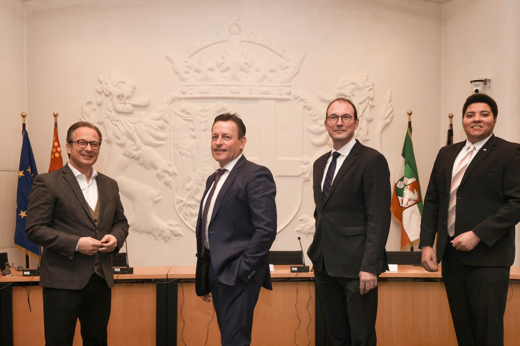 (v.l.n.r.) Bürgermeister Reiner Breuer, Dirk Reimann, Christoph Hölters und Heinrich Thiel