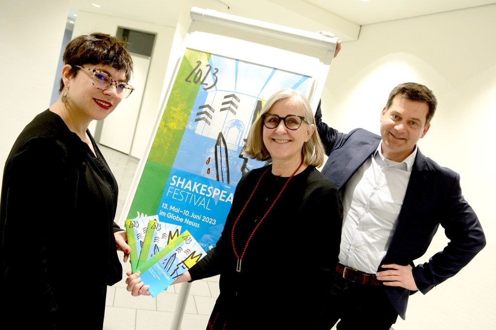 Programmvorstellung: v. l.: Maja Delinić (Intendantin), Dr. Christiane Zangs (Kulturdezernentin), Dr. Benjamin Reissenberg (Kulturamtsleiter) © Stadt Neuss