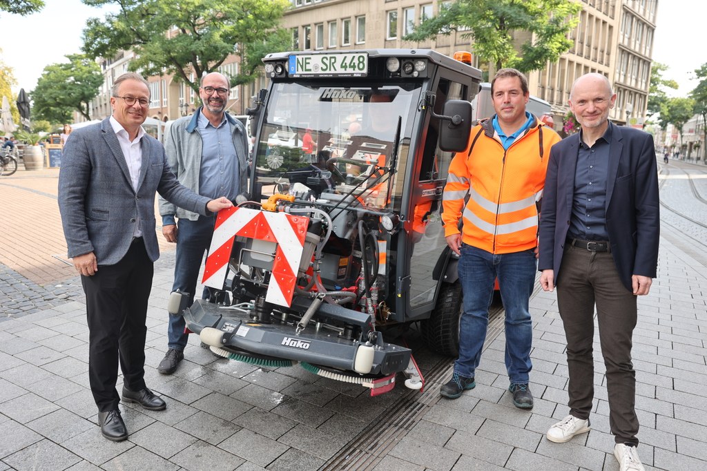 Bürgermeister Reiner Breuer, Lothar Richers (Stadt Neuss), Michael Heitland (AWL), Dr. Matthias Welpmann (Beigeordneter für Umwelt, Klima und Sport)