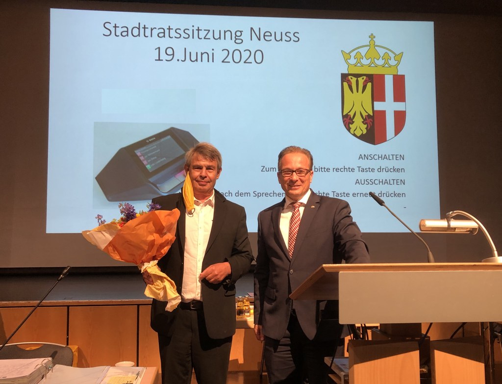 Bernd Kahlbau und Bürgermeister Reiner Breuer bei der Vereidigung